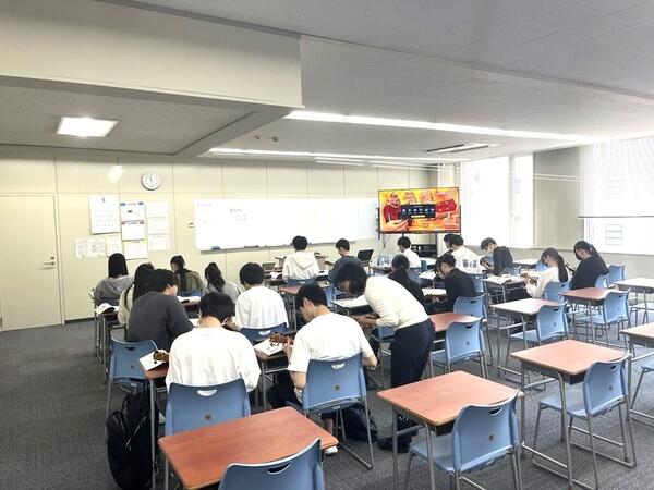 ３年　ウクレレ.jpg