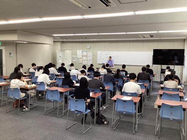 坪川教頭による選挙についての講義.jpg